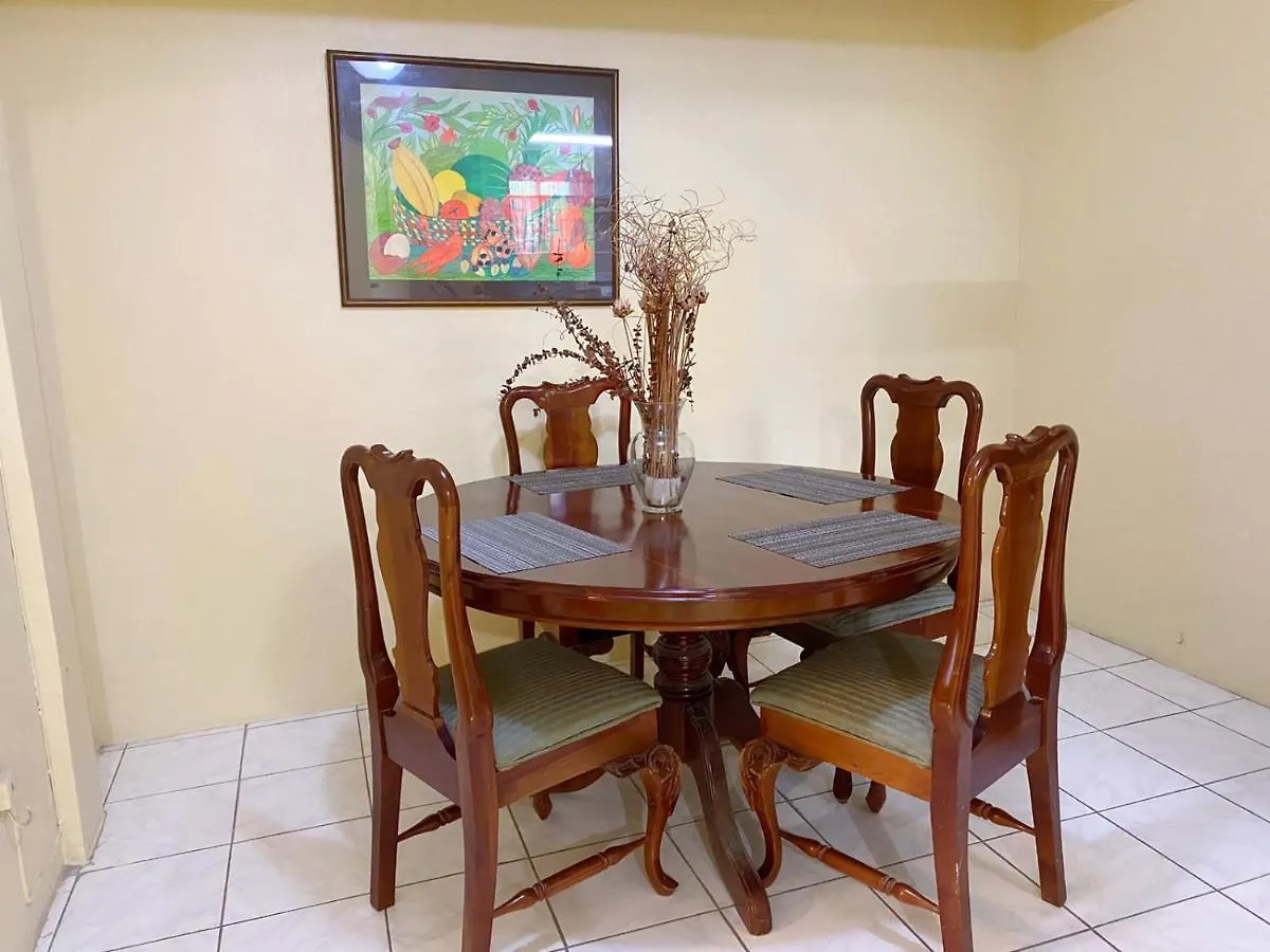 Russell Heights Vacation Home Kingston 0*,