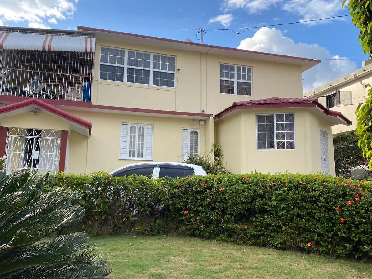 Russell Heights Vacation Home 金斯敦 牙买加
