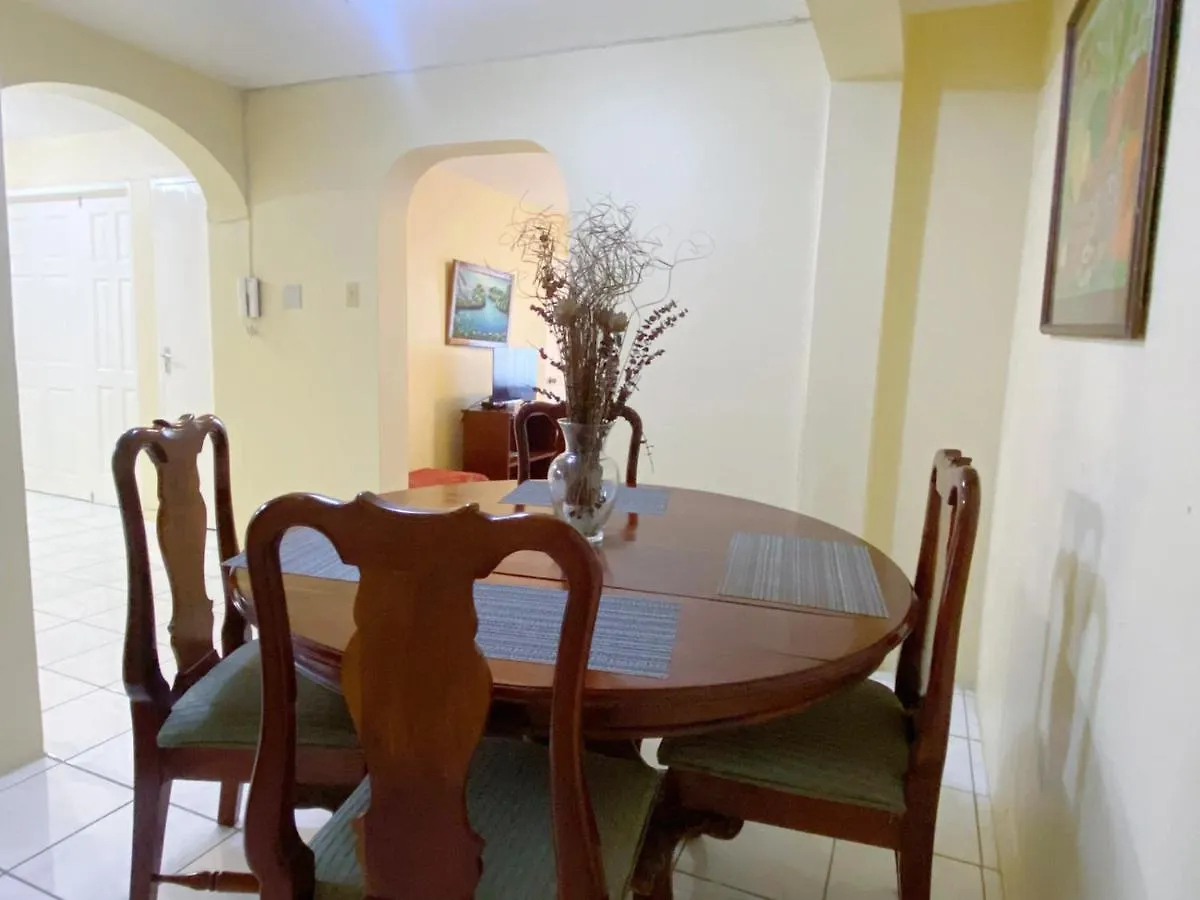 Russell Heights Vacation Home Kingston 0*,  Jamaica