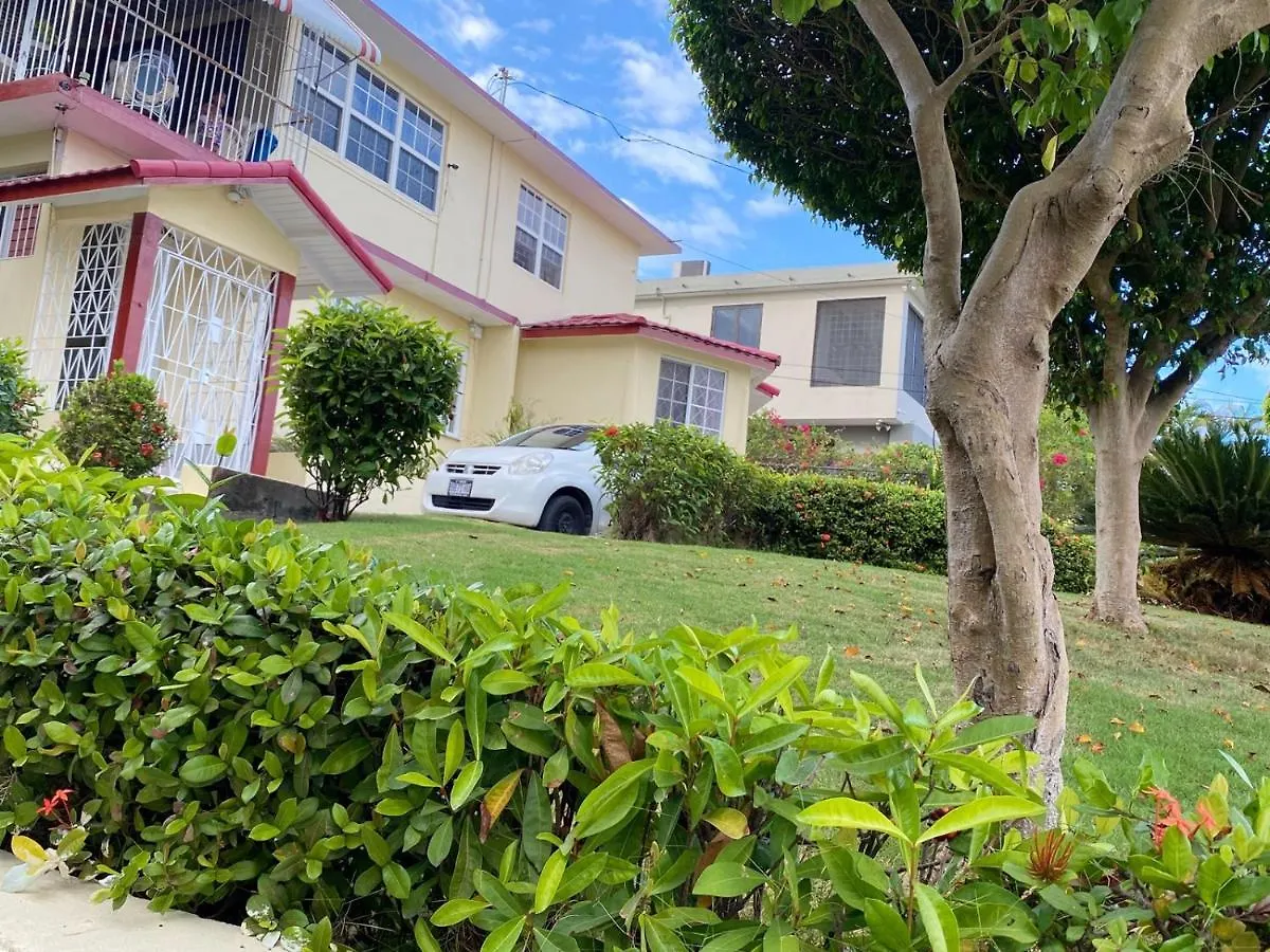 Russell Heights Vacation Home Kingston Semesterbostad